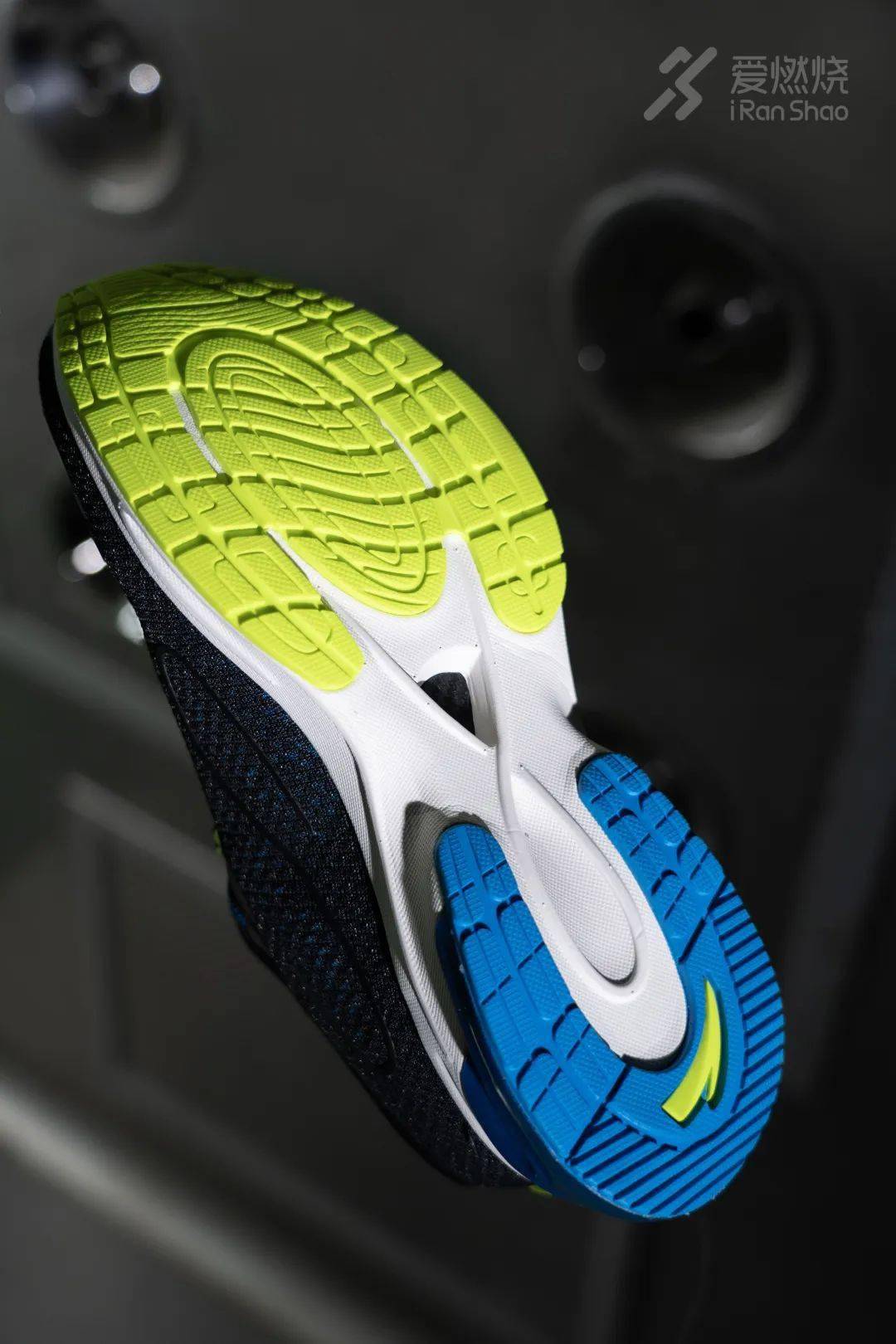 安踏创10一双真正为跑者而生的跑鞋