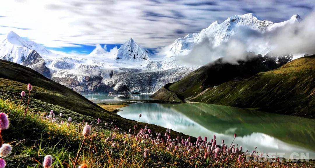 萨普冰川下守护游客的大山人