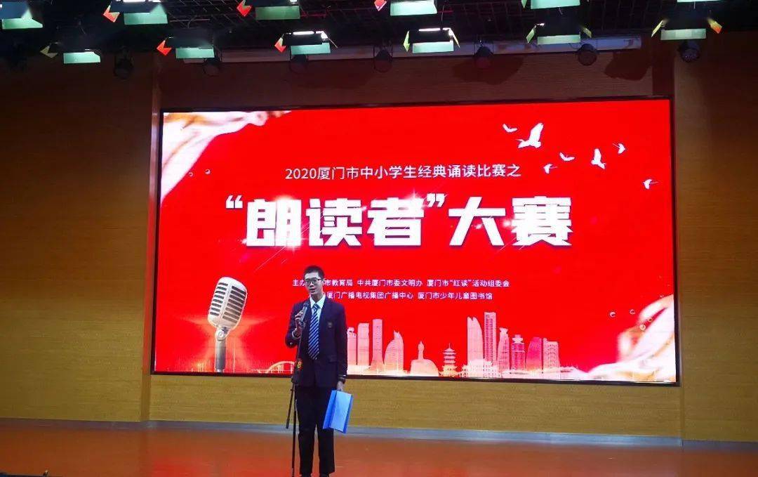 我校初中组黄哲明与杨宗麒两位同学经过校内赛,市初赛的层层选拔,脱颖