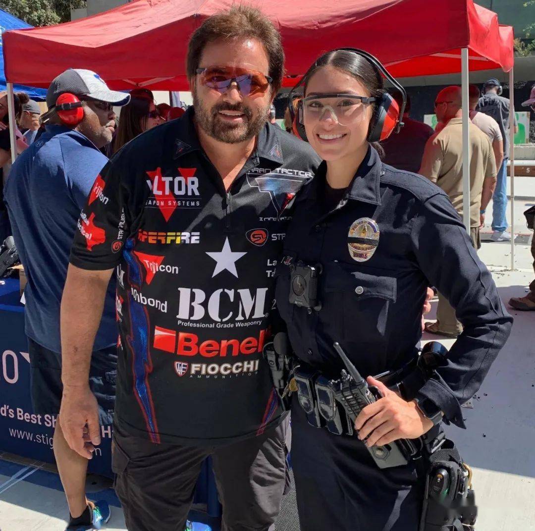 嫌犯倒地后继续开枪网红lapd女警被判定违反部门规定