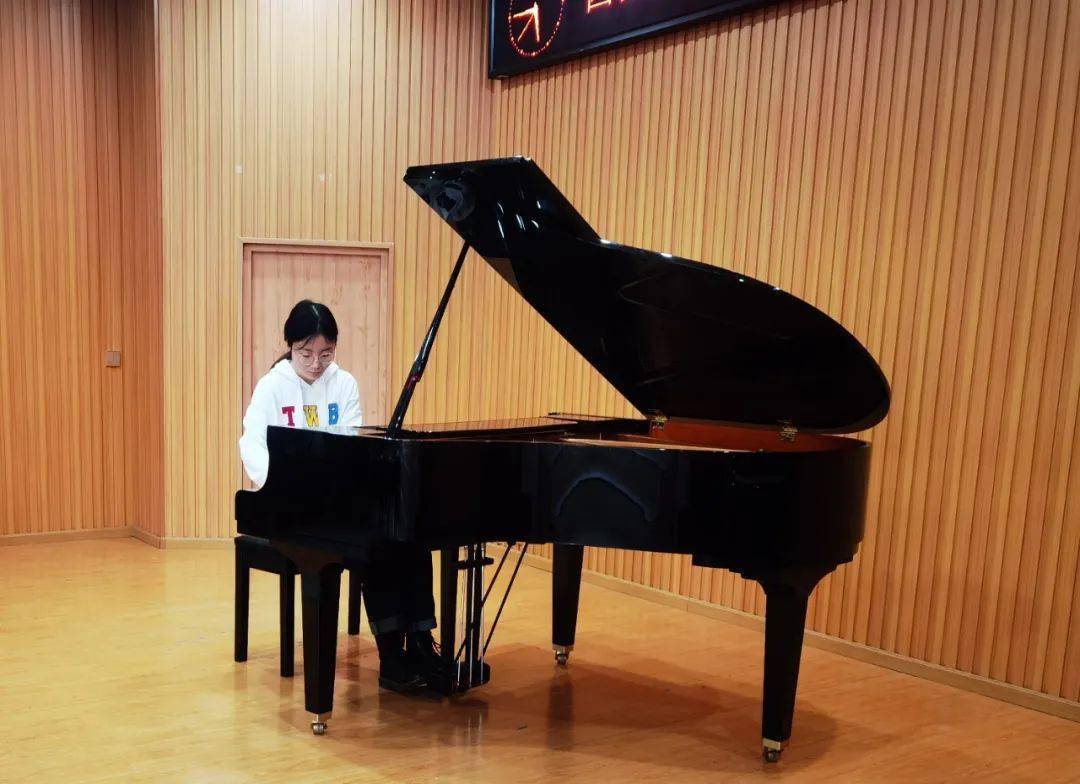 西南科技大学文艺学院音乐系举行钢琴期末考试