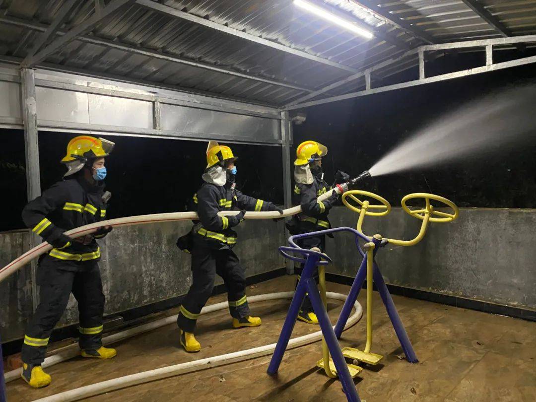 昨晚越南山火蔓延至境内消防成功扑救