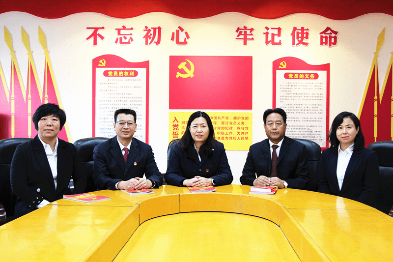 回顾展望包四中披荆斩棘永攀高峰