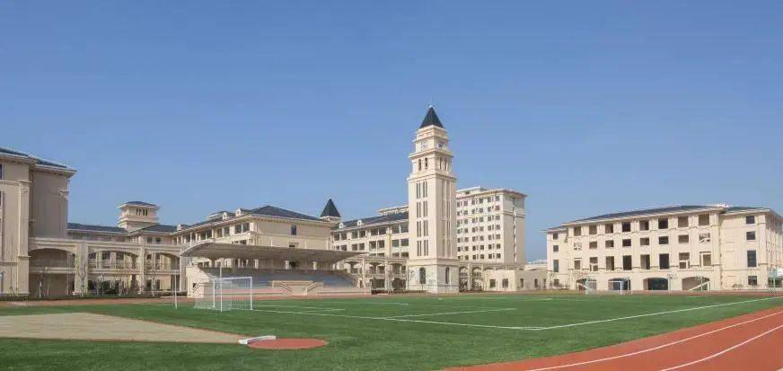 北外田园是一所处处有创意的校园,"文创"氛围在校园里时时,处处弥漫