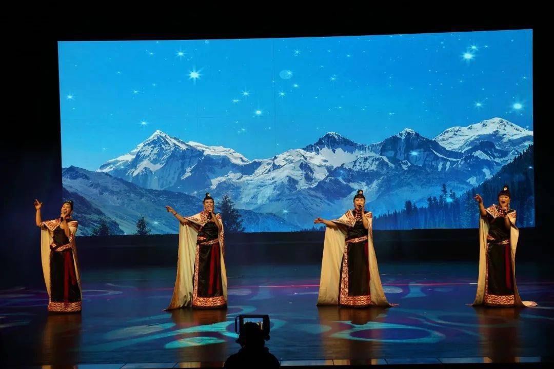 这场迎新春音乐晚会上白茆山歌余音绕梁