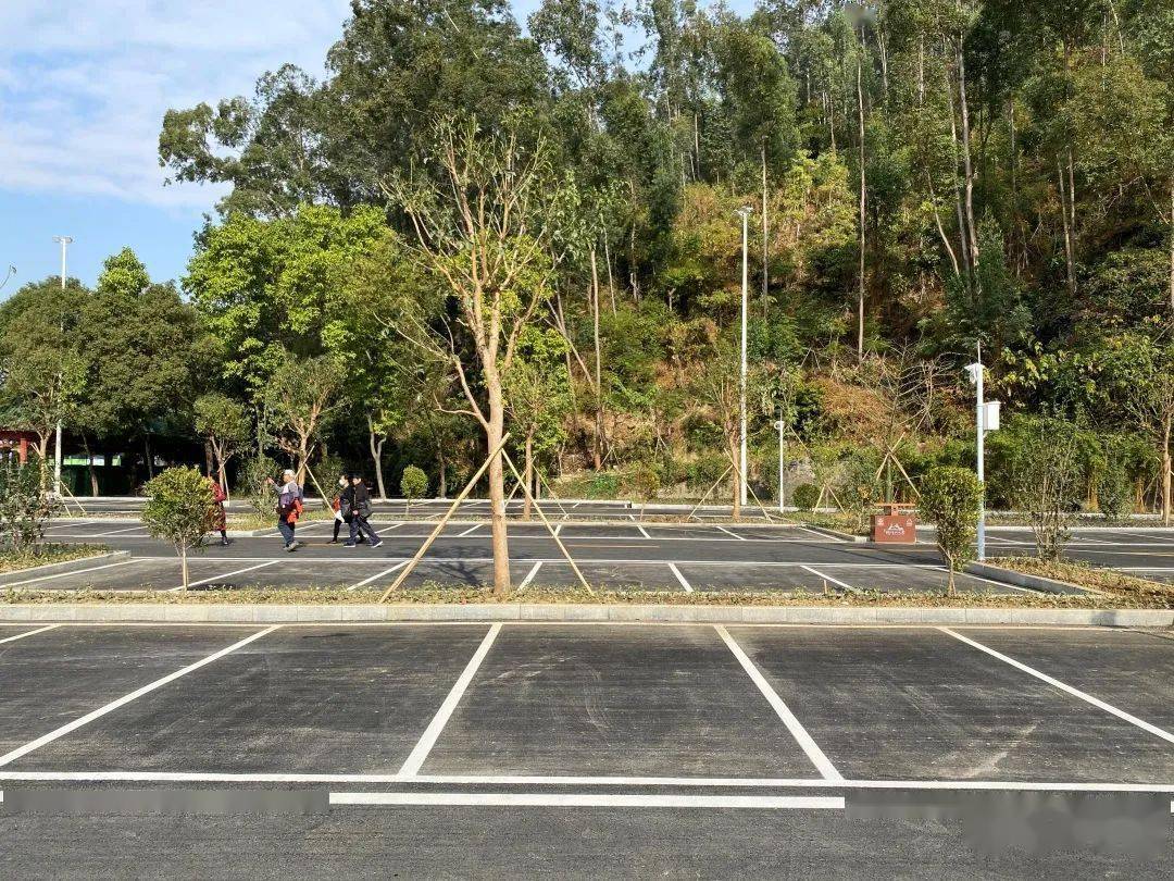 改造后的顺峰山公园体验感"倍儿爽",冬日出游就来这里~_停车场