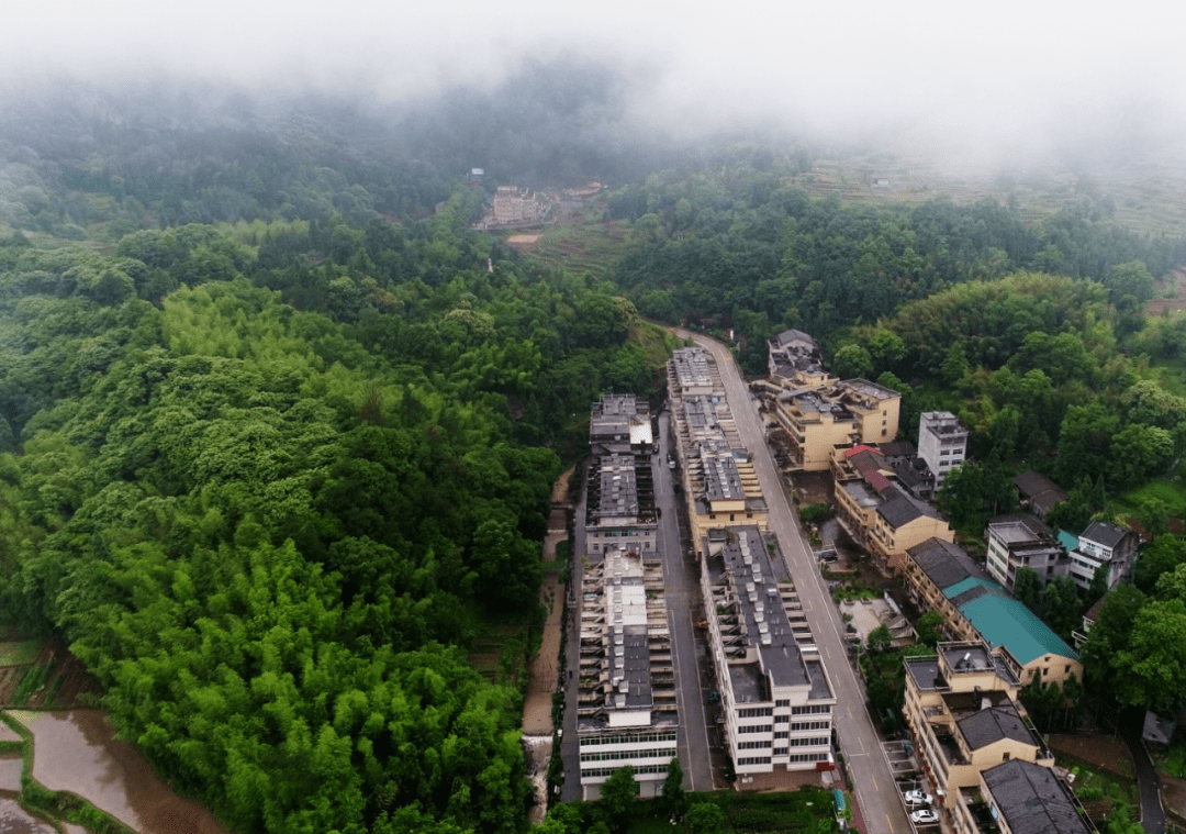 家庭助廉常相伴清风吹送满项山