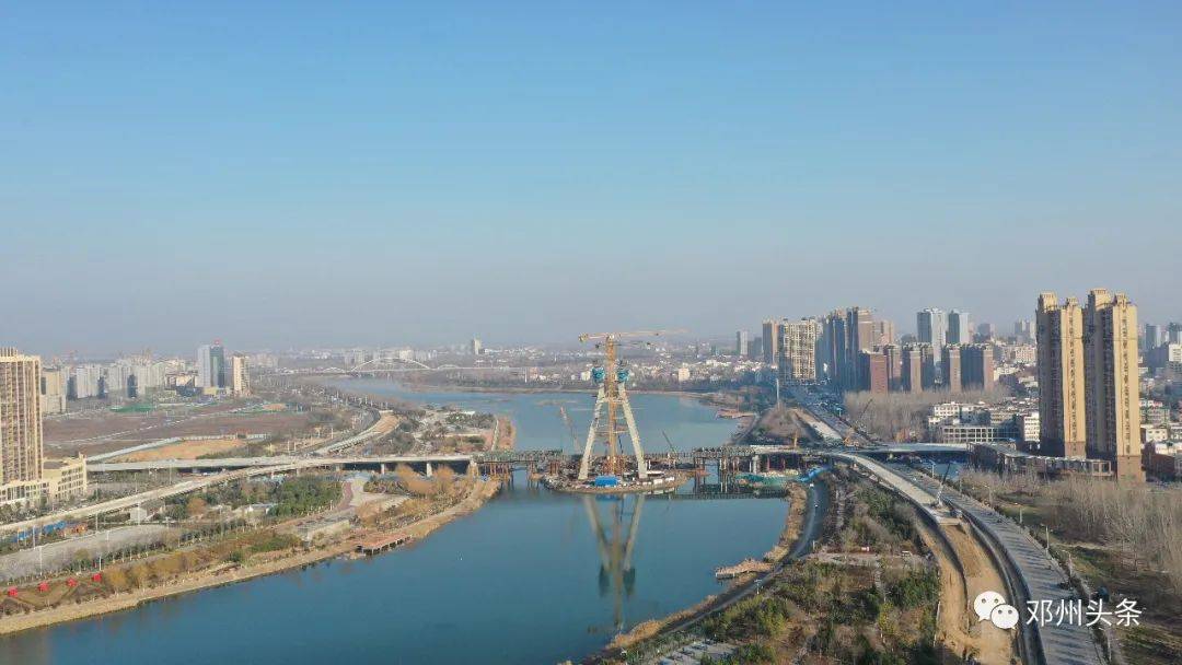 终于要通车了邓州穰城路跨湍河大桥喜封金顶