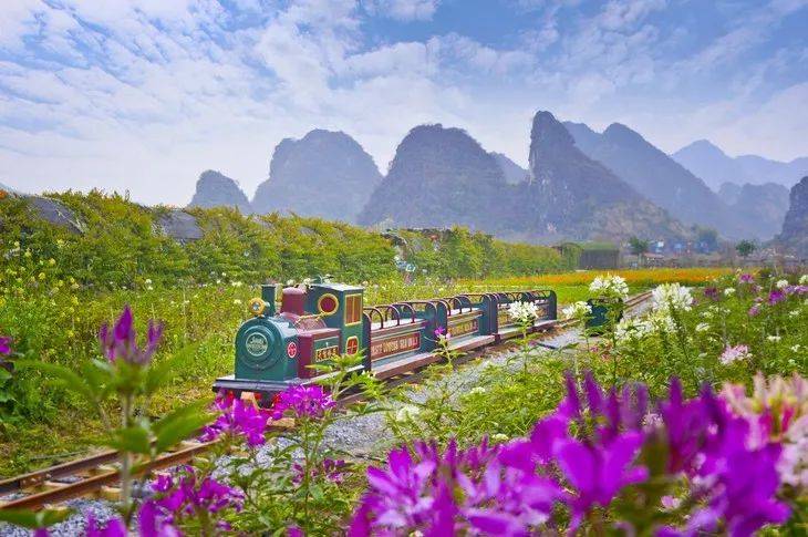 "在逃公主"的童话小镇——英德巧克力王国,峰林小镇乘小火车穿越花海