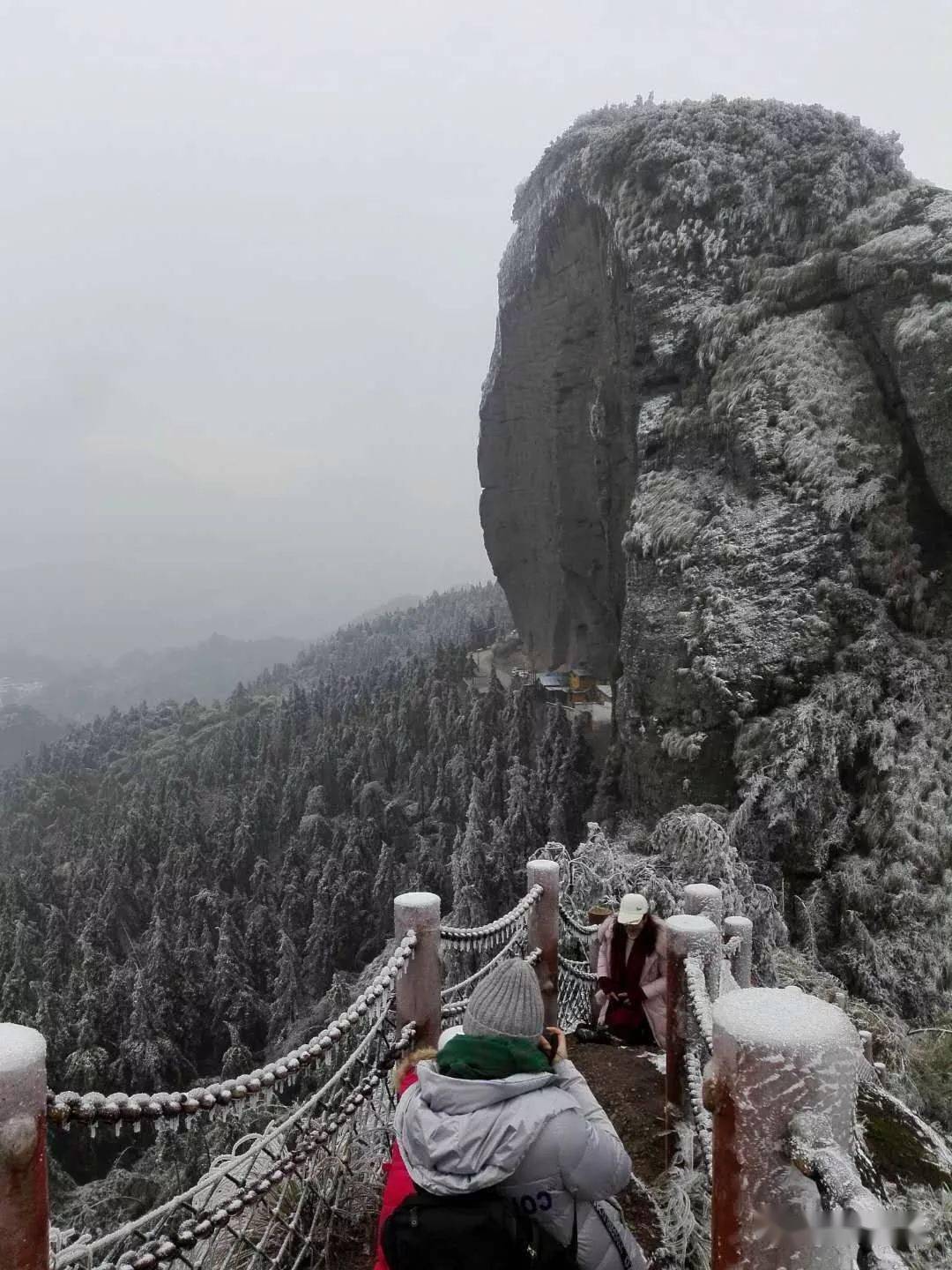 铜钹山雪景图片