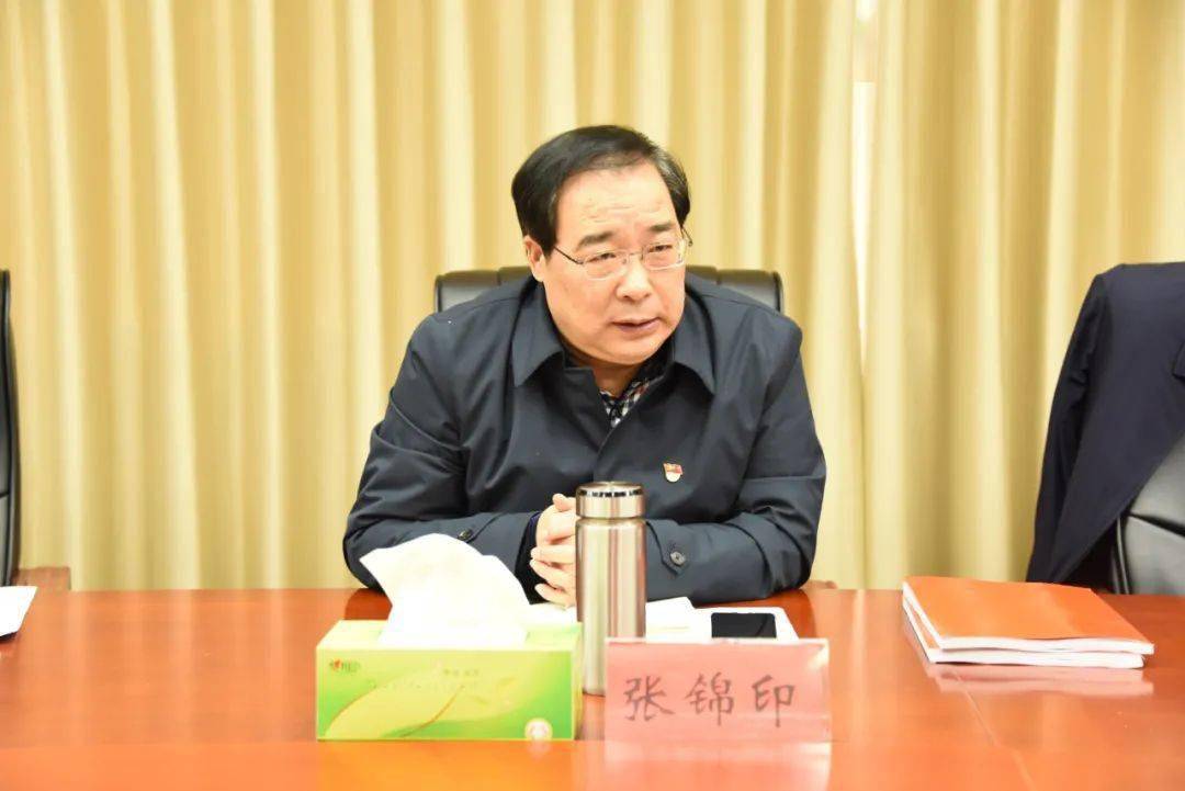 市委宣传部分管日常工作的副部长崔清林主持会议并对发言依次点评.