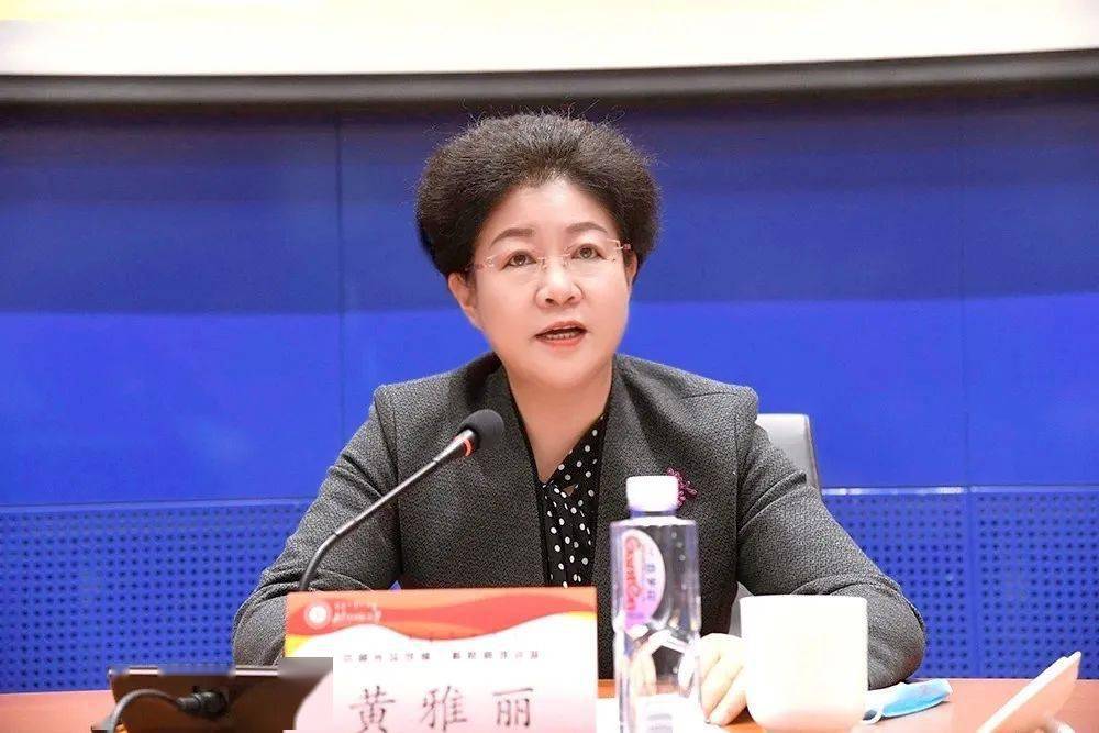 自治区中部片区民族语言授课学校"三科"教师培训开班