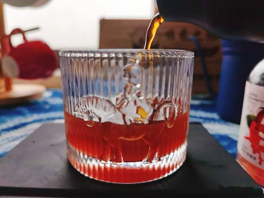 家庭自制草莓甜酒冷萃咖啡