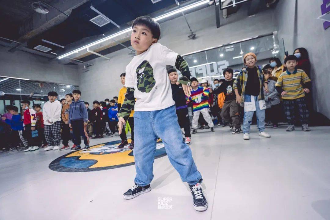 这是谁家的街舞小霸王