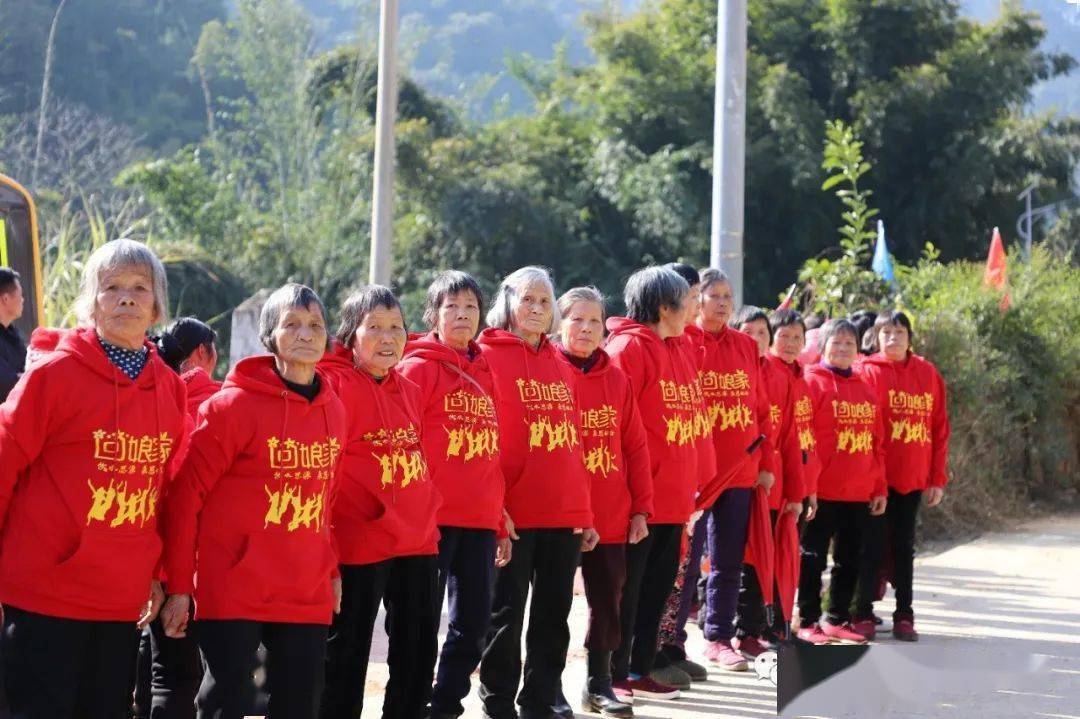 熱鬧昭平縣北陀鎮上賢村178名外嫁女集體回孃家轟動了整個村子