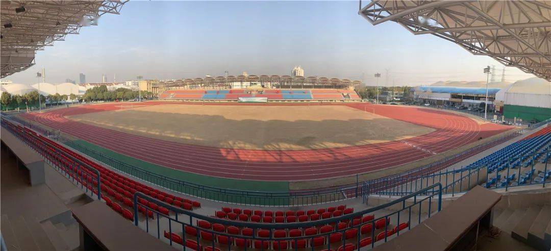 奉贤区体育中心田径场旧貌换新颜2月1日起恢复开放