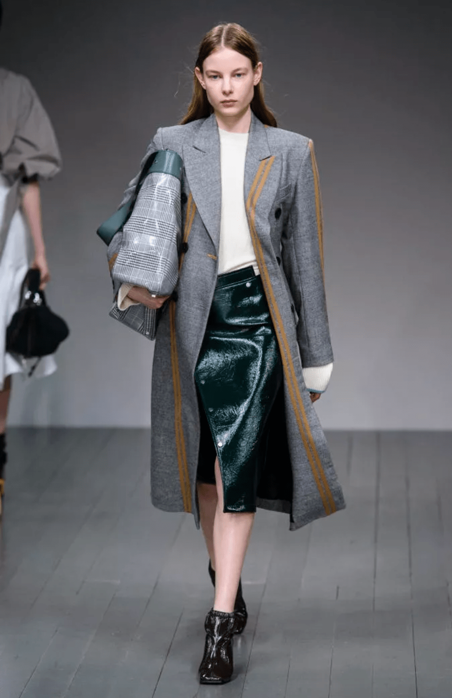 年会穿搭指南打工人高光时刻这些绝美造型请直接照搬