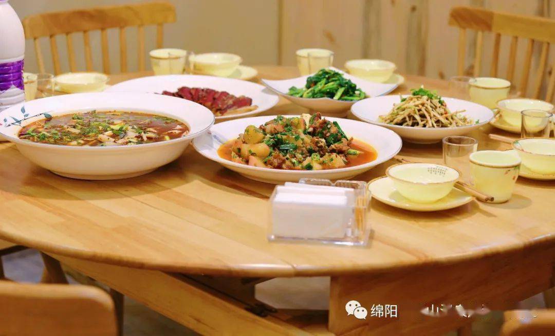 在洋马路邂逅农家小院趁冬日暖阳赴一场山野的风味人间