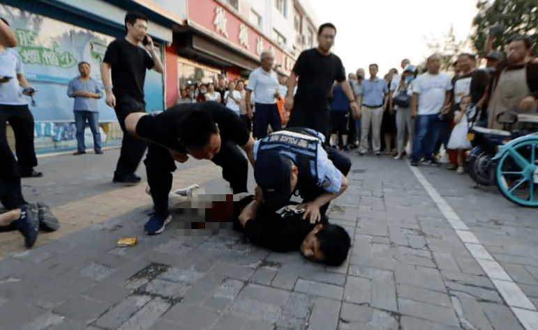 面对疯狂的歹徒