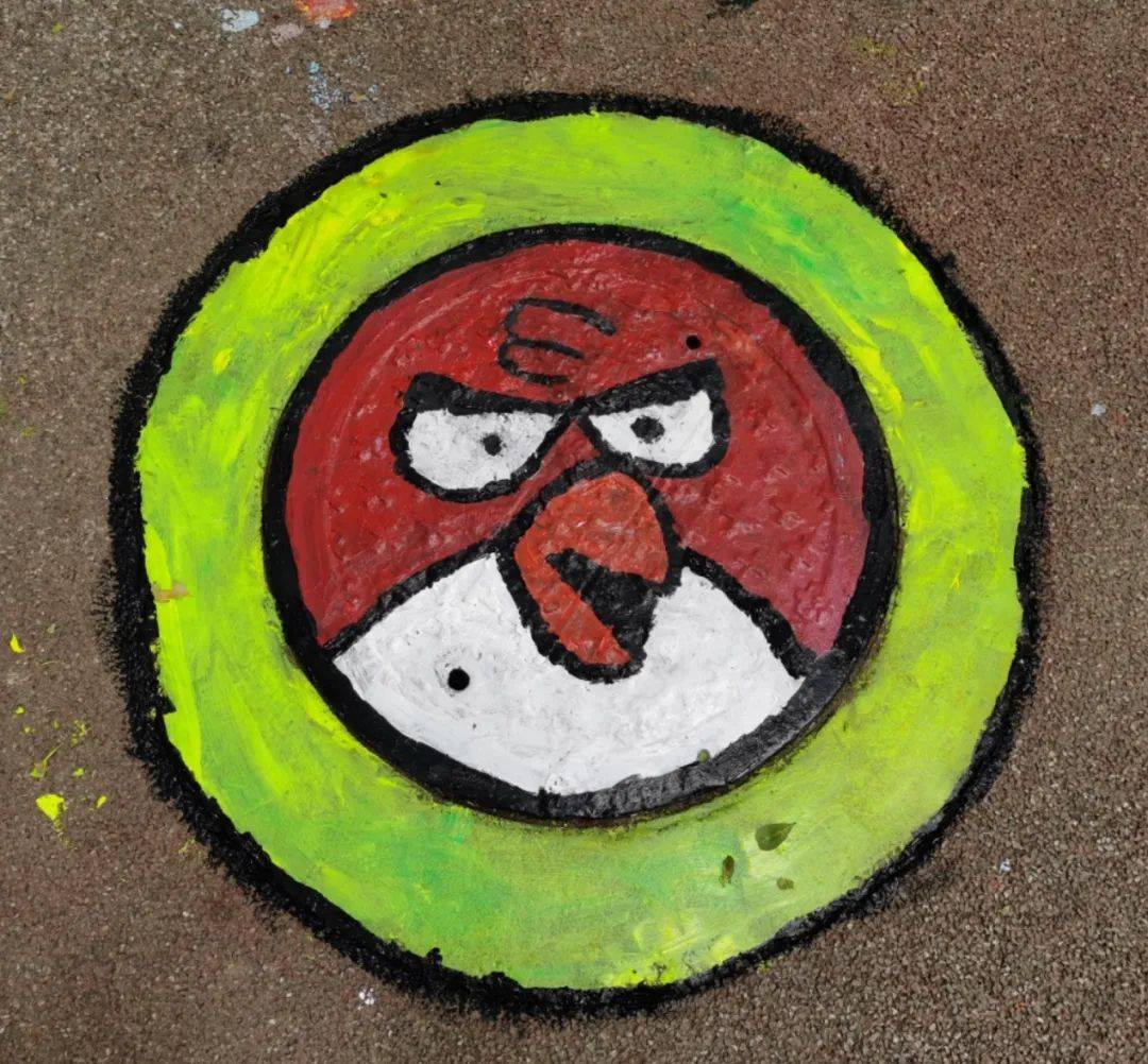 海底世界龙猫独眼仔金碧世纪花园小朋友开心作画把井盖变景盖可爱又