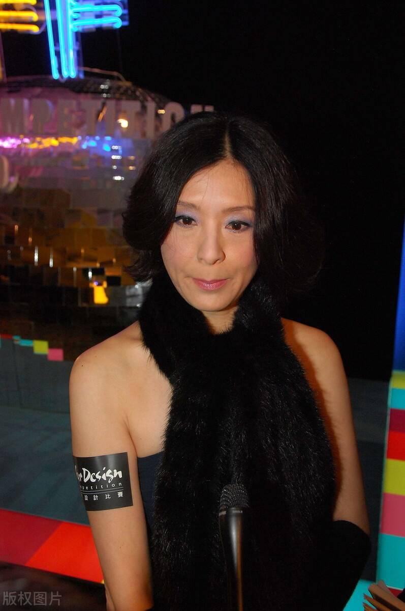 58岁夏文汐显老态了再美的颜也扛不住啊