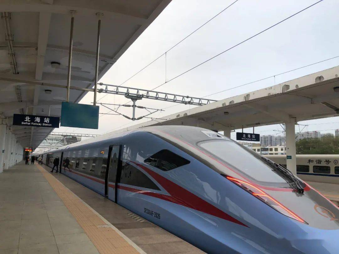 d8320次/南宁东-北海d8319次3对动车组列车重联动车组列车中——复兴