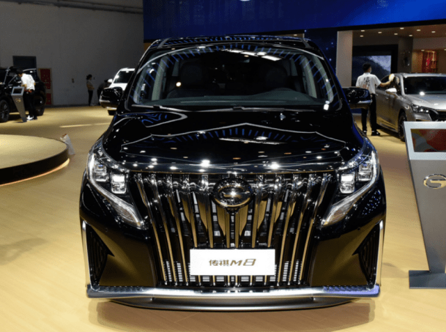 传祺m8大师版2398万酷似埃尔法一身黑科技叫板别克gl8