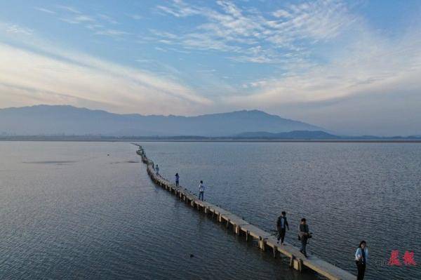 鄱阳湖水位下降 多处古迹露出水面