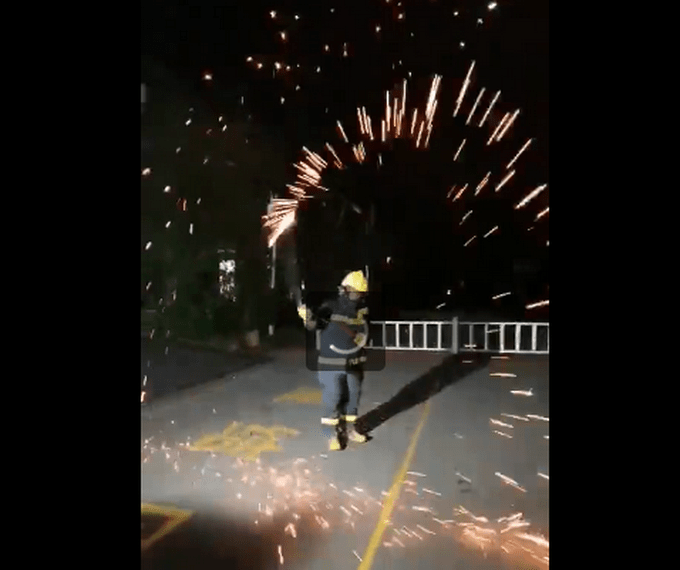 网红 仙女花 一挥 一百万的奔驰没了 有人发现还有更可怕的 钢丝