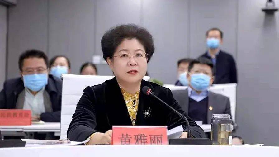 教体局副局长徐有荣,旗教育教学研究中心部分领导,教研员,在准格尔旗
