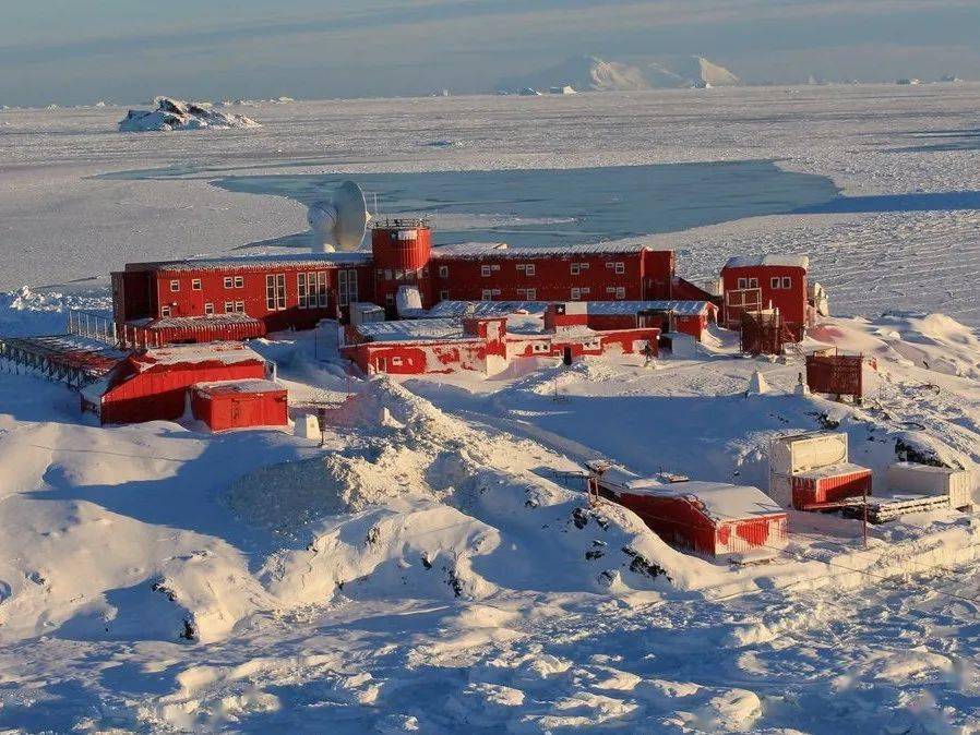 智利南极站贝尔纳多·奥希金斯·里克尔梅基地 图源:wikimapia