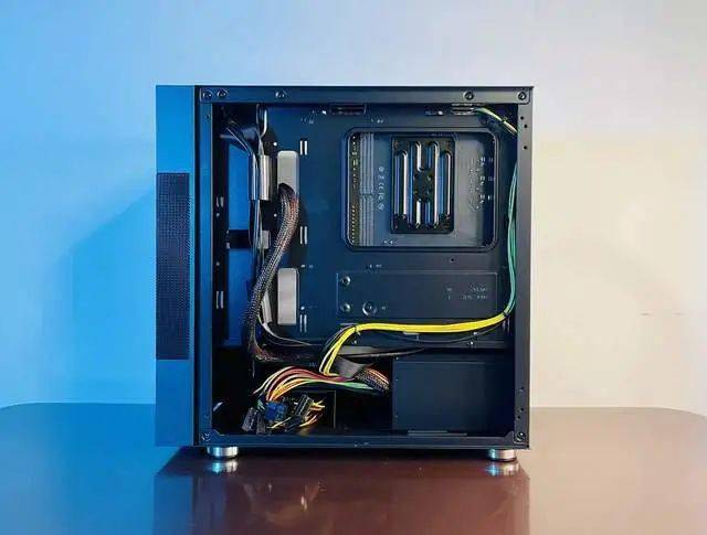 电脑风扇有必要装那么多吗 b8bc346d2df14bb29328eb7828e7a58a.jpeg