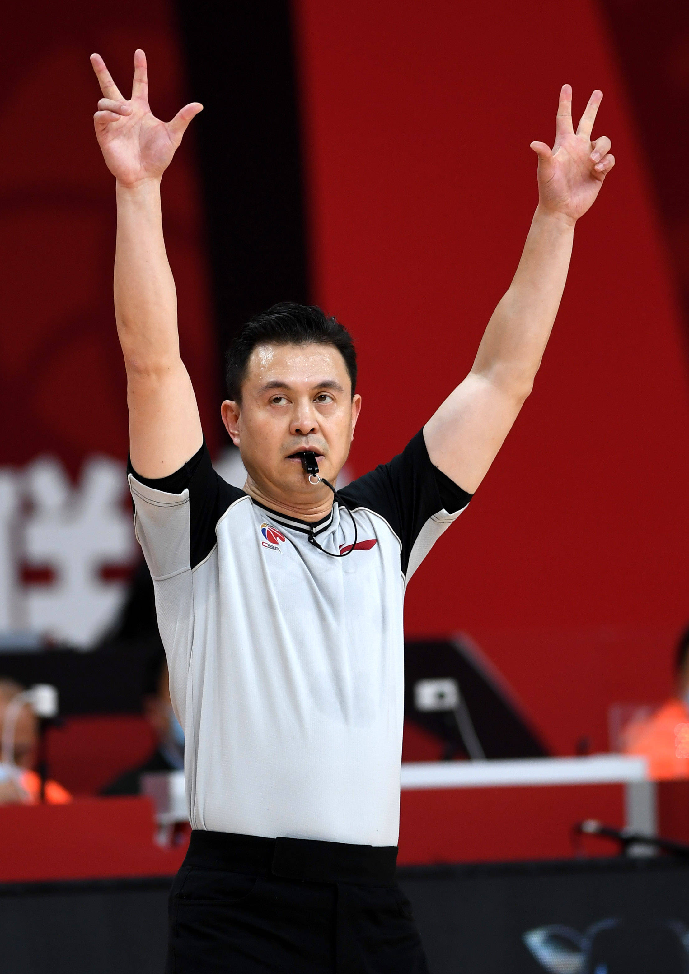 新华社照片,诸暨(浙江),2021年1月19日1月19日,本场比赛主裁判段铸在