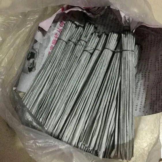 仙女棒, 滴滴金, 采用燃点较低的烟火药,燃烧时火星四射,虽然威力比较