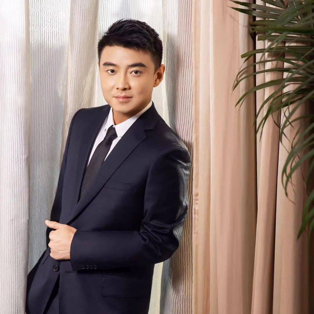 王皓时尚新娘今天拍摄的品牌是雅戈尔youngor,之前虽然大部分时间都是