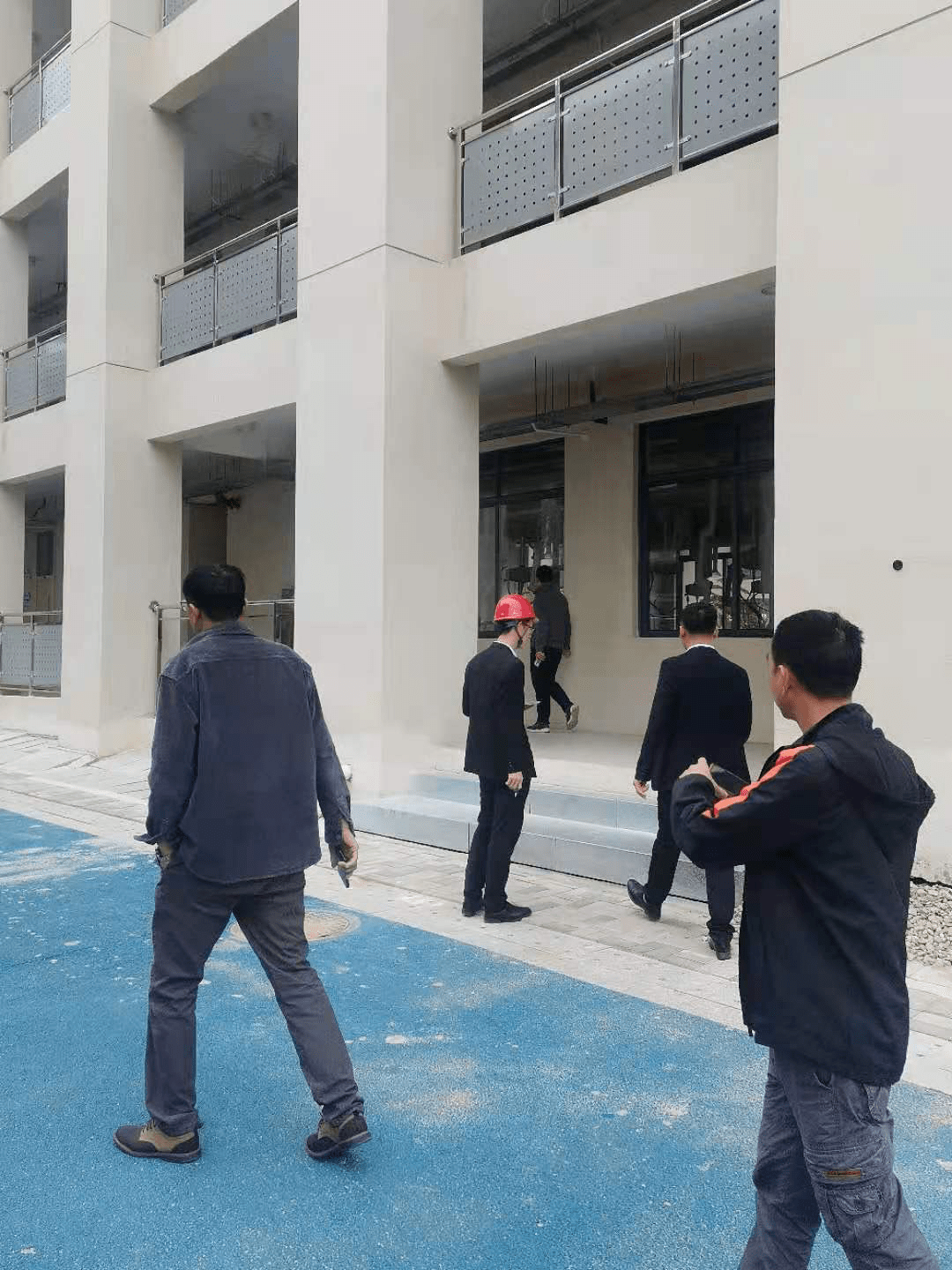 【戎威远保安服务公司三亚分公司】人大附中驻点开展春节前校园安全大检 查_保安部