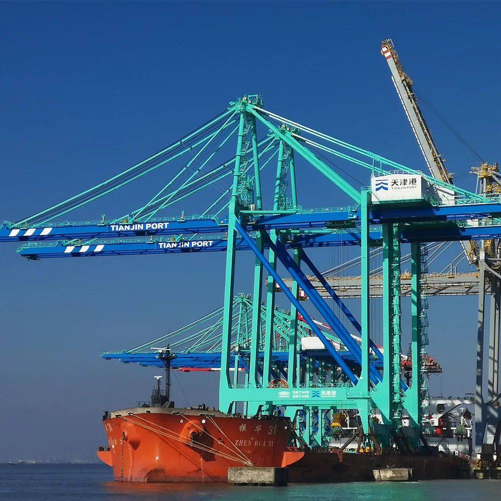 彩虹岸桥惊艳出场,助力天津港智能化集装箱码头泊位联调联试_台岸桥