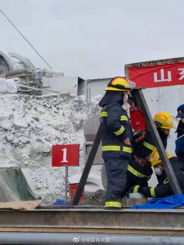 直击山东笏山金矿事故现场腊八节井下被困矿工吃上定制粥