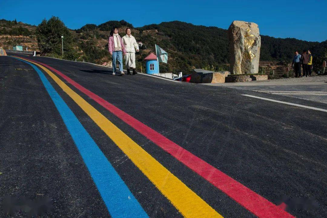 永春:彩虹道 连起"山顶村"