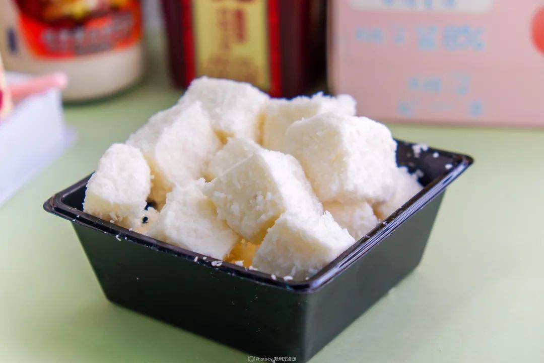 椰奶豆腐 冰过后更好吃,颗颗duangduang弹,淡淡椰奶香化在舌尖,凉爽