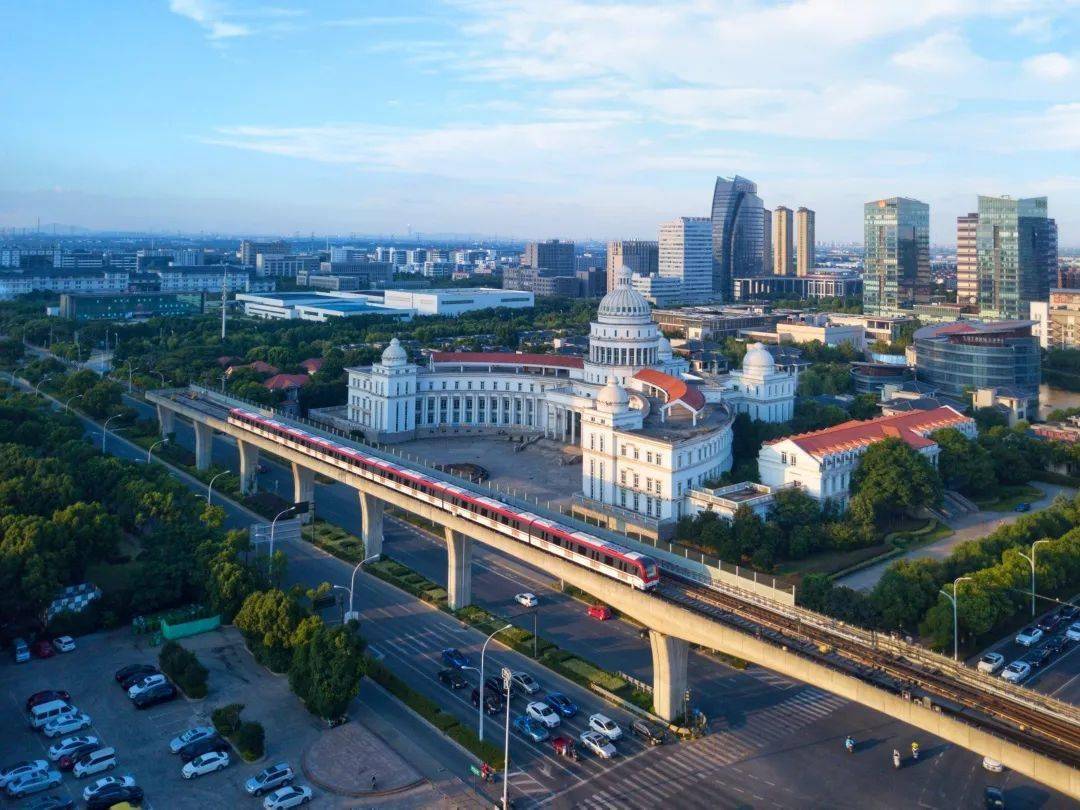 锡澄快轨s1号线正在建设中,凤翔高架即将完工,惠山新城实现立体交通网