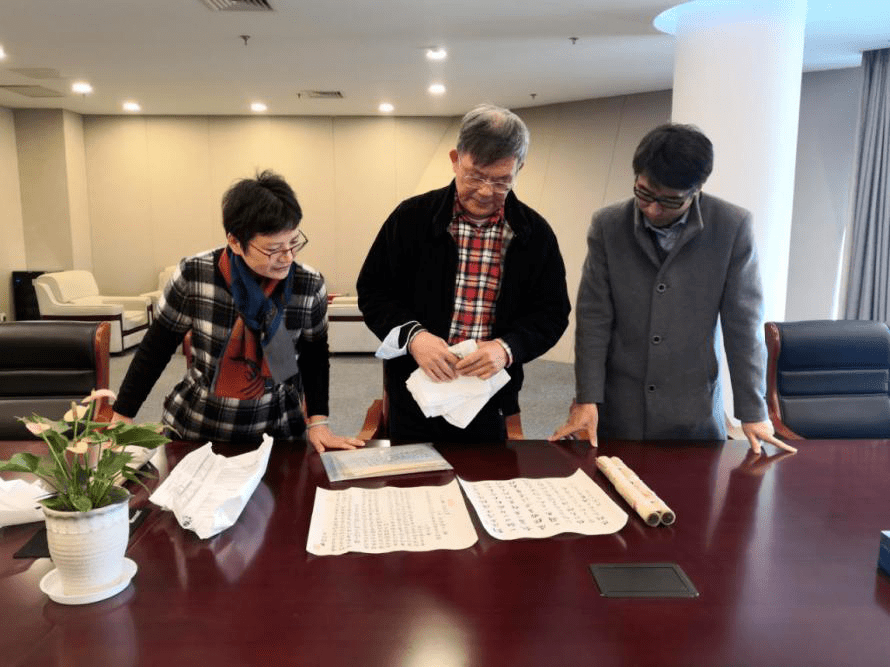 捐赠热心市民向金山区博物馆捐赠藏品