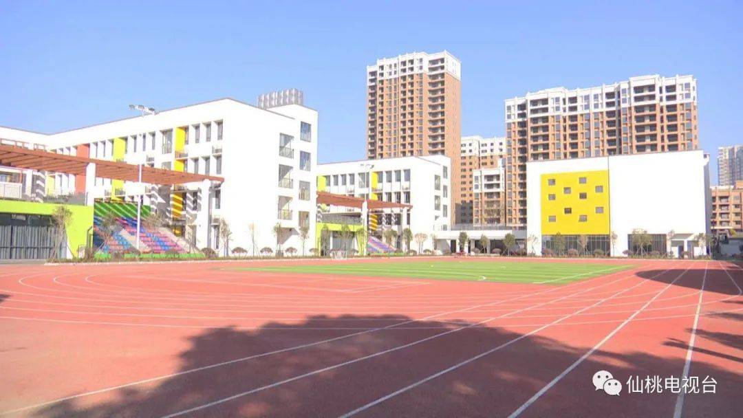 足球场△教学楼内部△学生教室市第二中学南校区市第二中学南校区谟 