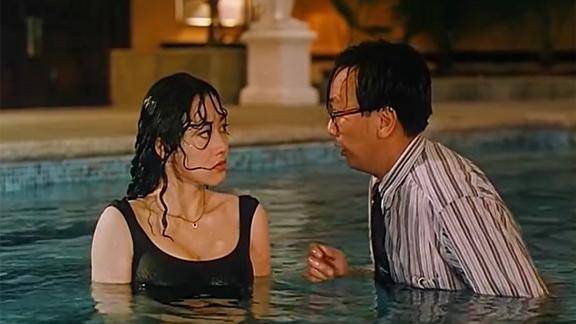 神探马如龙马如龙发现泳池里的女人是表妹立刻跳了下去