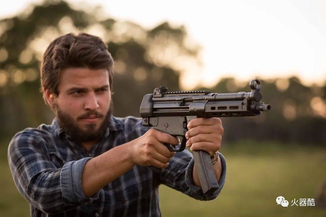 【布兰登 埃雷拉图集】打枪真的能让男人变成开心大男孩