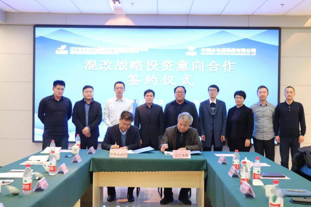 座谈会上,公司党委书记,董事长徐利君对中水基础局委书记,董事长