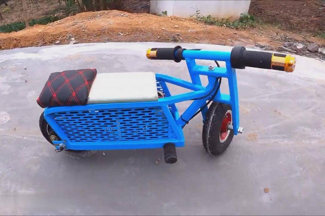 机械大神自制迷你电动自行车动手能力真厉害有这个我能玩一天