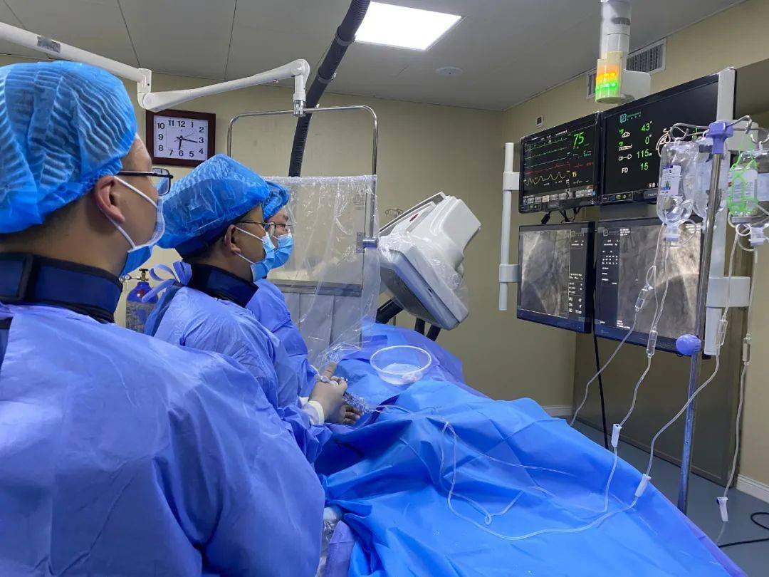 新技术再突破上蔡县中医院心内科导管室近日成功开展10例介入治疗手术