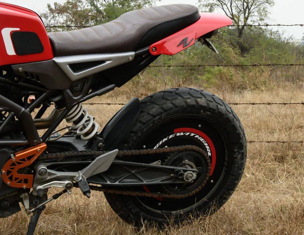 女孩改装ktm200scrambler