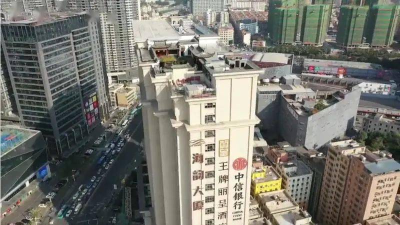 高楼惊现空中“皇宫”被无人机拍下 内景曝光令人咋舌（图）